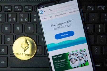 Here’s the deal with that clock behind Jack Dorsey